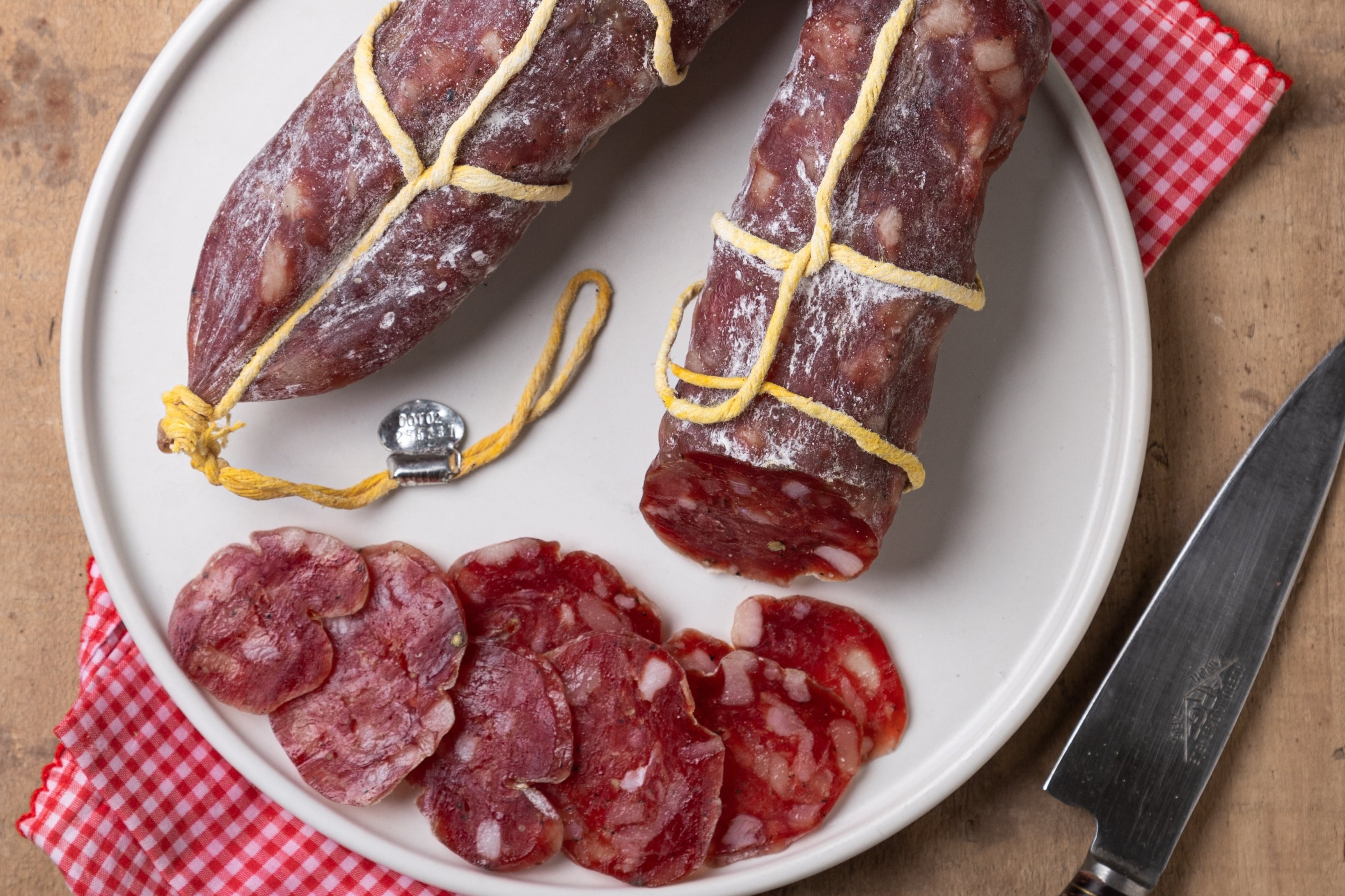 La guerra del salame más largo del mundo: una ciudad argentina prepara la contraofensiva para recuperar la corona ante el gigante de 501 metros