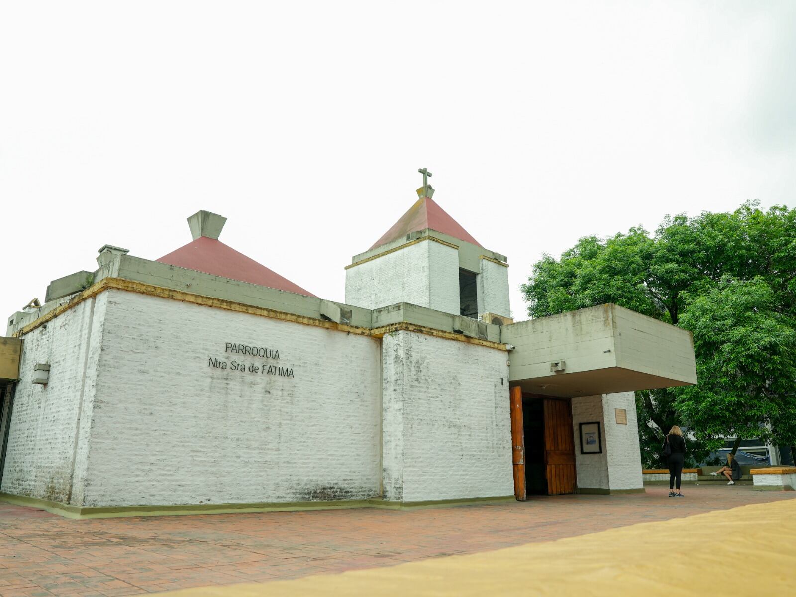 La Iglesia de Fátima en Martínez es adonde se bautizó. Durante su paso por la Argentina no dudó en recorrer los lugares que le marcaron su infancia.