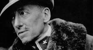 El poeta Gabriele D'Annunzio