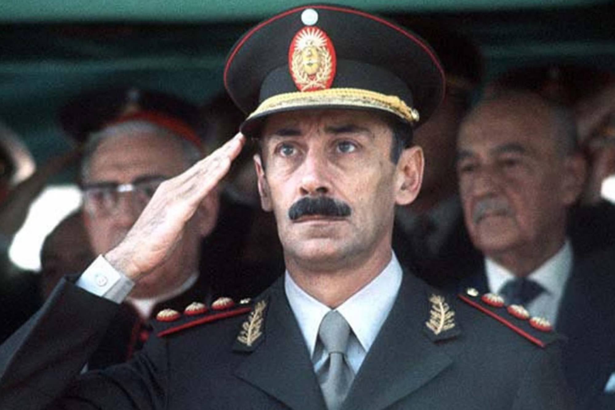 Jorge Rafael Videla y su camino al 24 de marzo de 1976: su padre golpista, las internas en el Ejército y la trágica historia detrás de su nombre