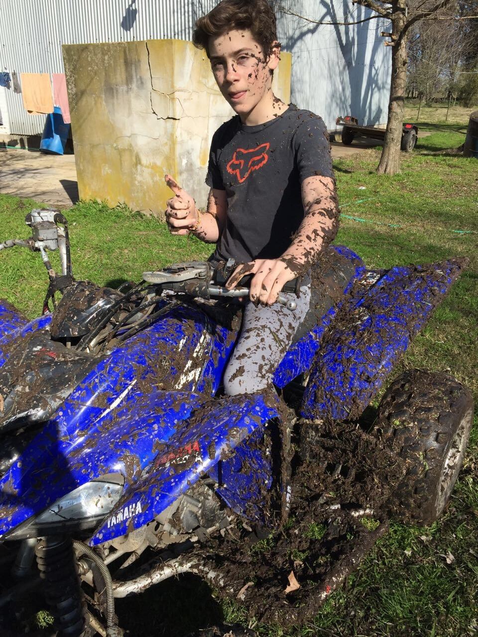 Franco Colapinto disfrutaba de andar en cuatriciclo en su casa en Pilar