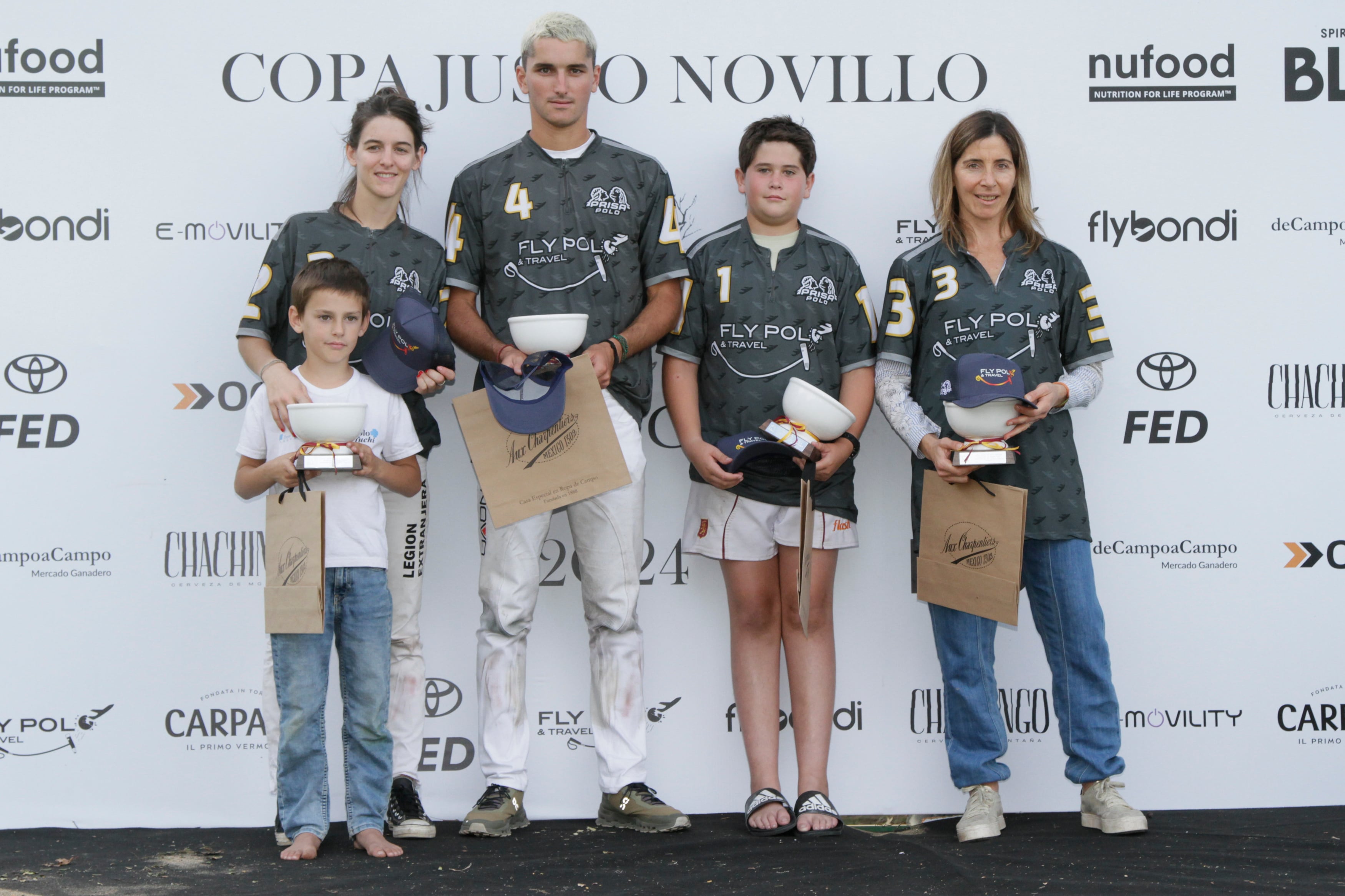 Azucena Uranga, Santiago Llavallol, Vicente Ferrari y Leri Laprida en el podio. Se llevaron la copa Javier Novillo Astrada.

