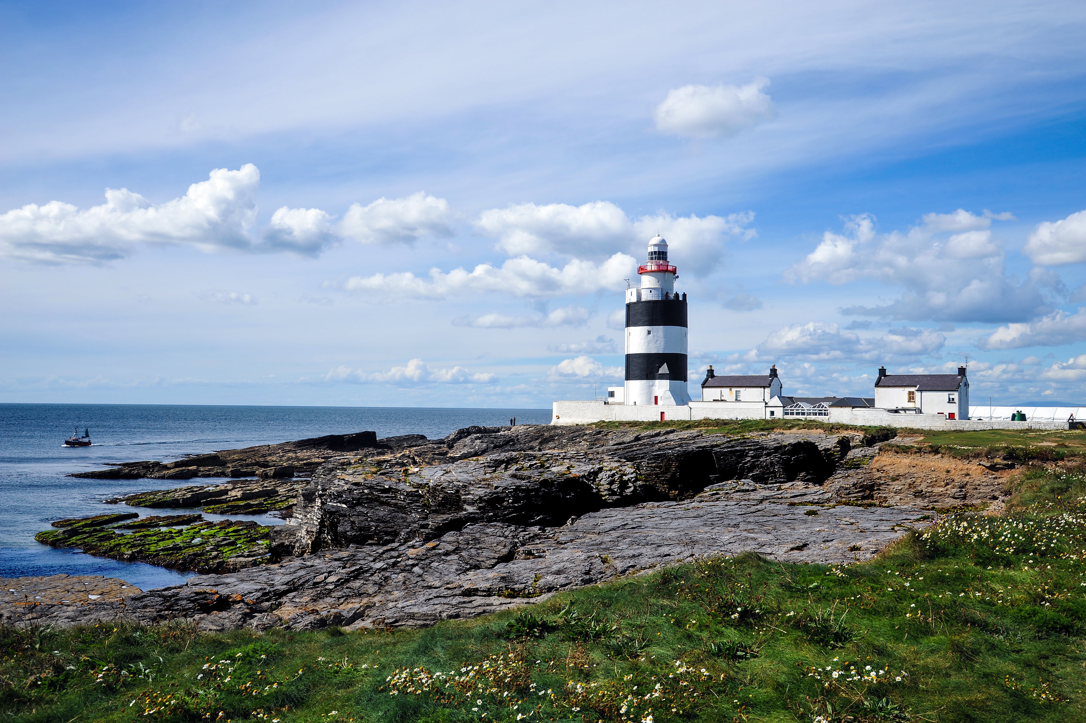 Hook Lighthouse, el faro operativo más antiguo del mundo, se mantiene intacto.