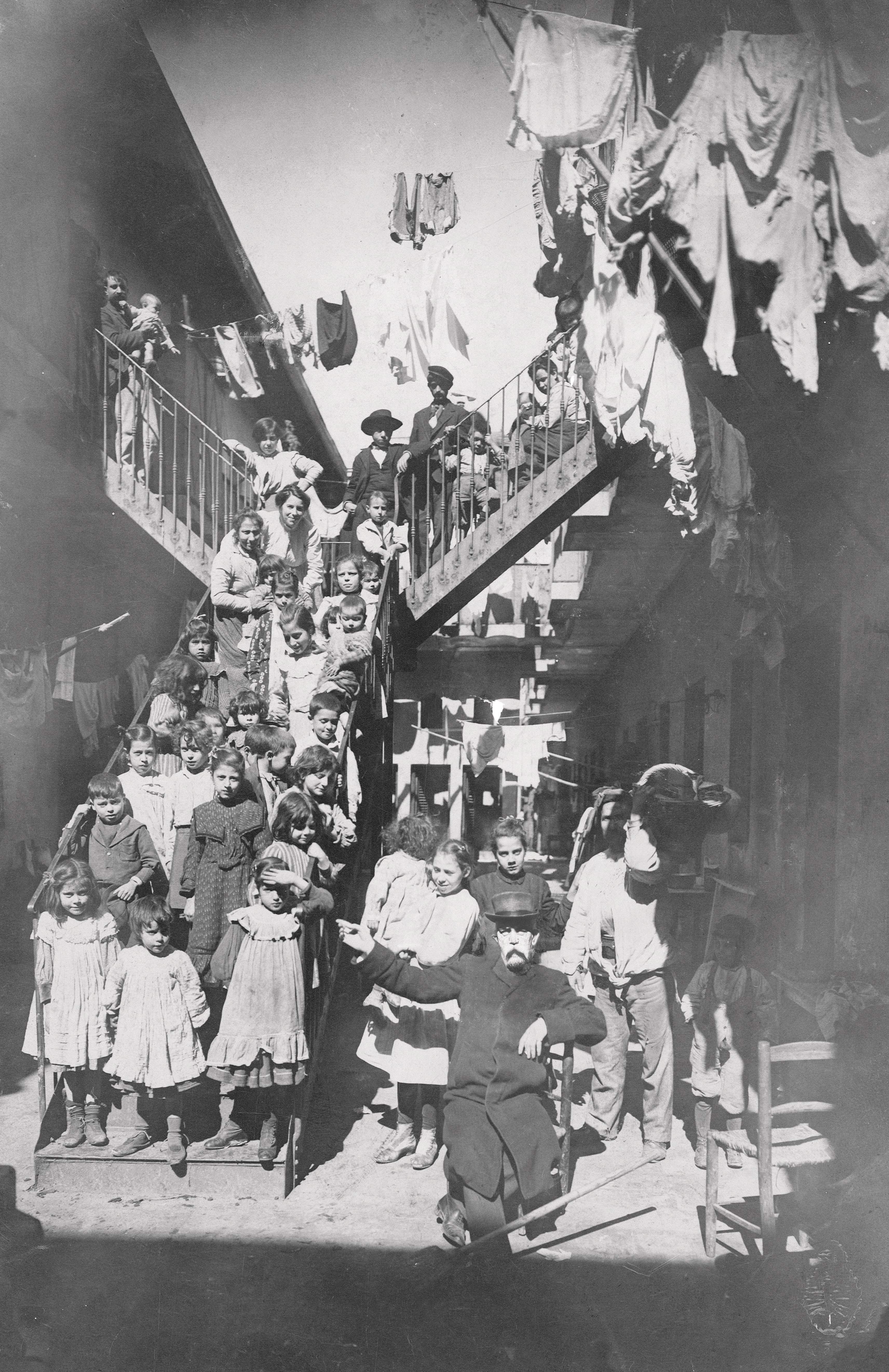 Los patios de los conventillos fueron una de las factorías desde las que salió el lunfardo
