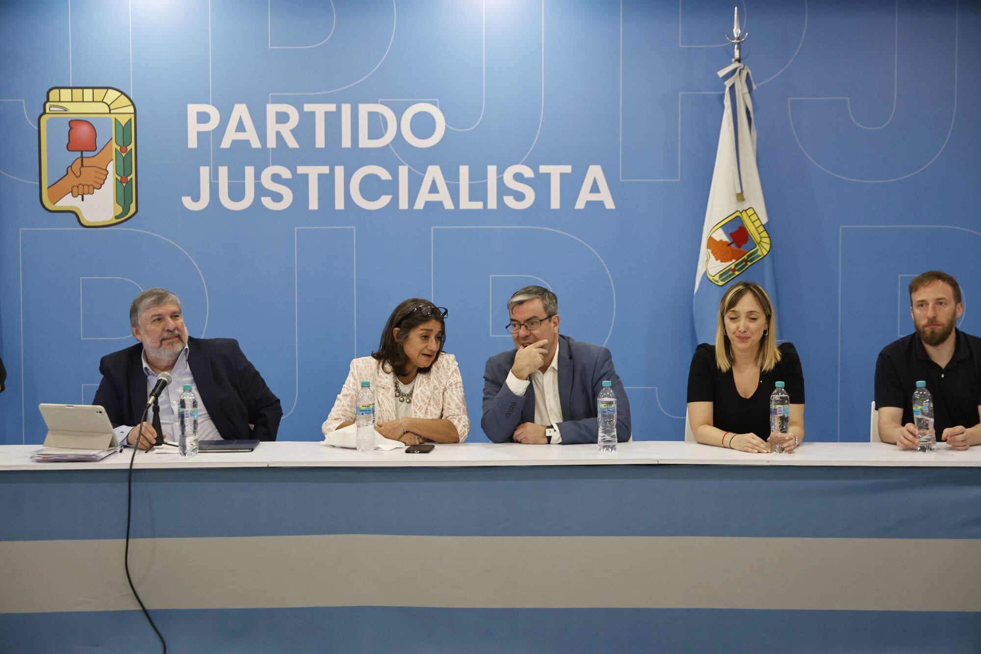 José Mayans y Germán Martínez, los jefes de los bloques legislativos del PJ, en una reunión partidaria