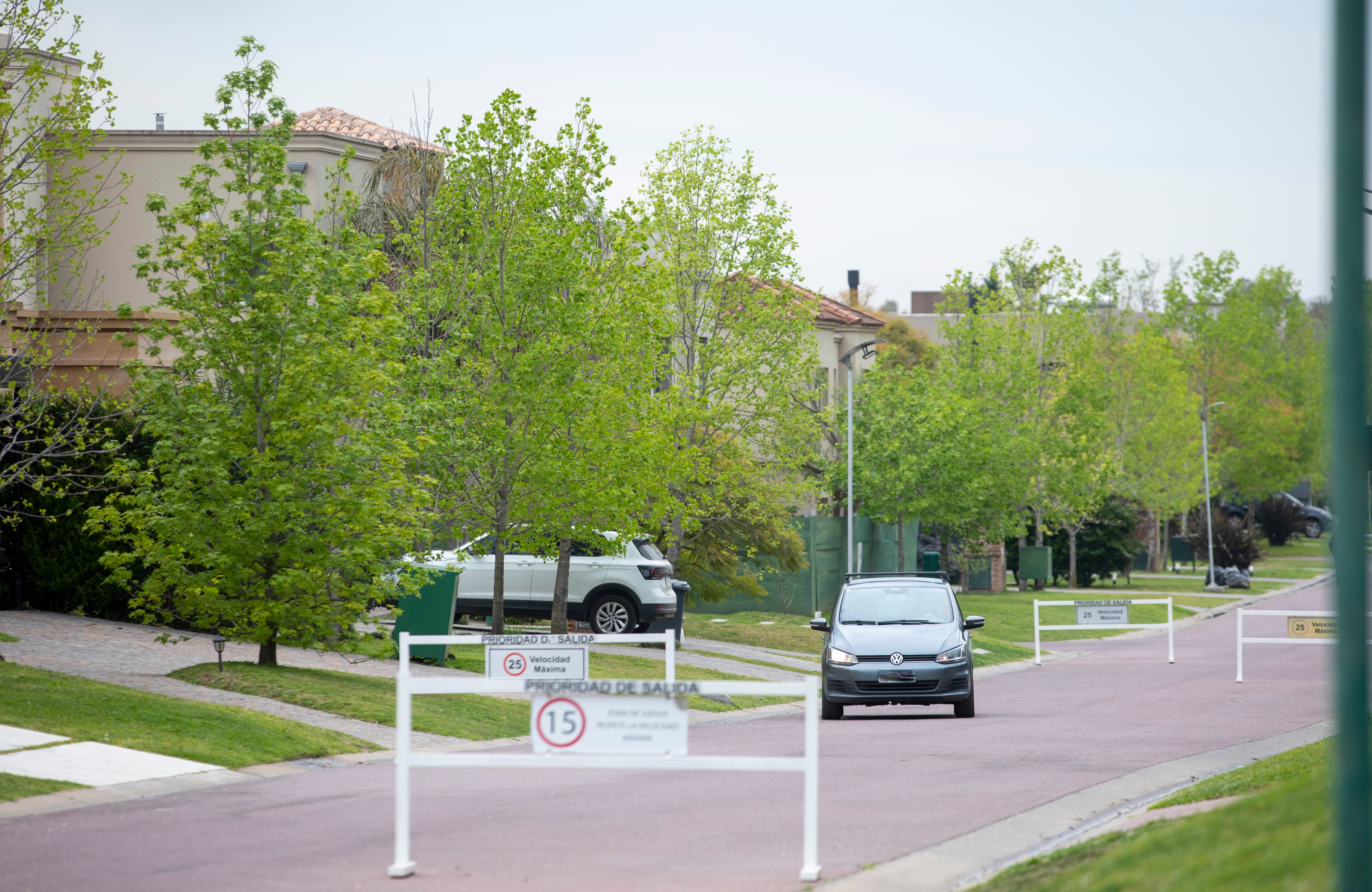 A los costados de la ruta surgieron colegios, shoppings, supermercados y barrios cerrados