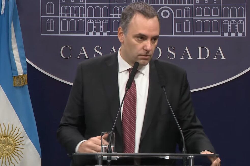 El portavoz presidencial Manuel Adorni ratificó este lunes que habrá más despidos en el Estado