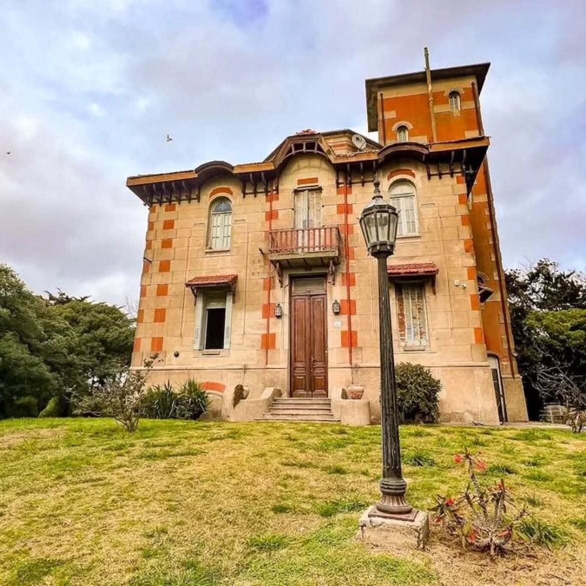 La fachada del Castillo Astelarra