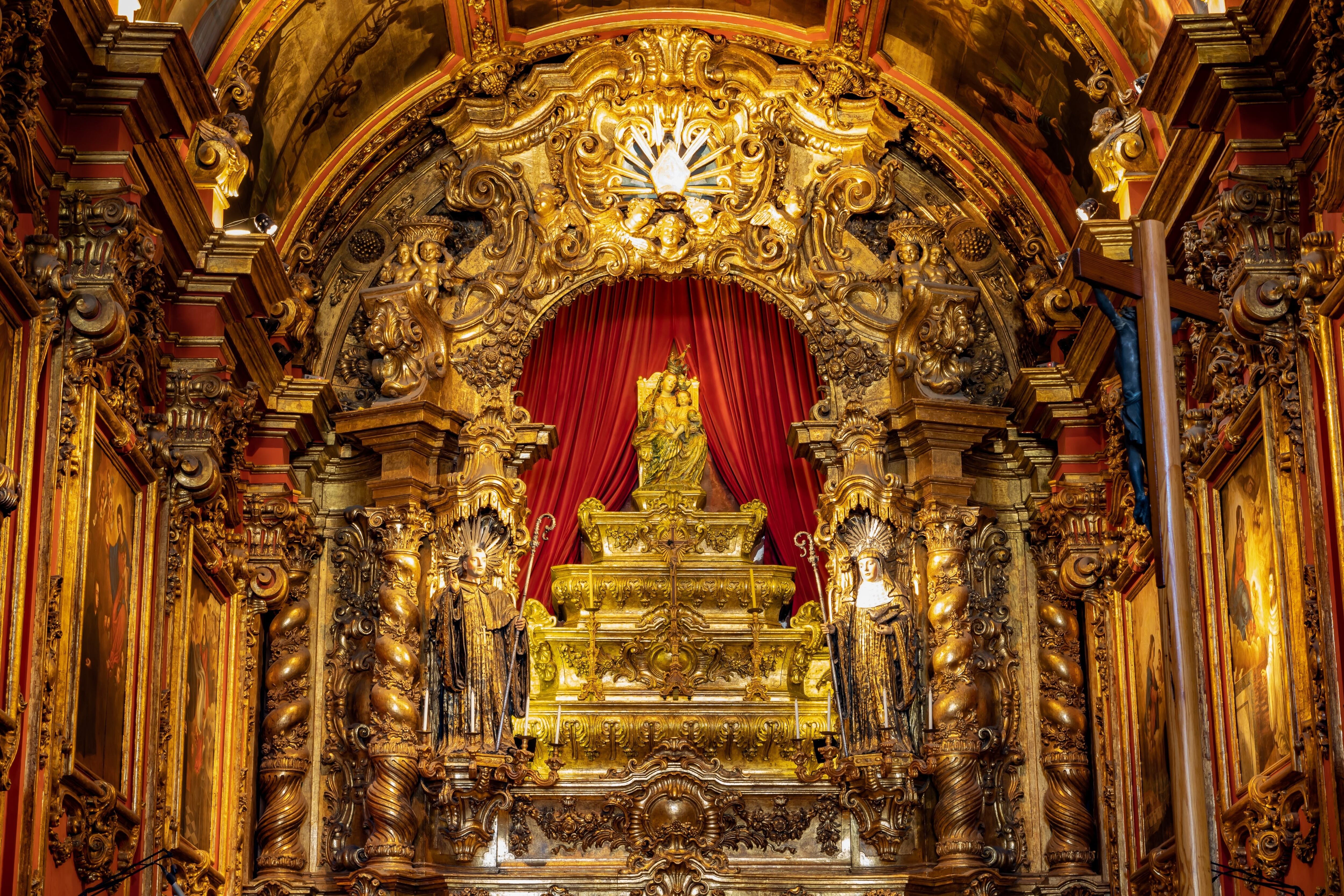 Monasterio de São Bento, una abadía benedictina con una capilla tallada cubierta con película de oro, es un ejemplo de la arquitectura colonial portuguesa en Río
