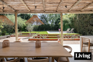 Más luz y mejores vistas: la reforma que abrió la cocina y el living de una casa familiar al jardín