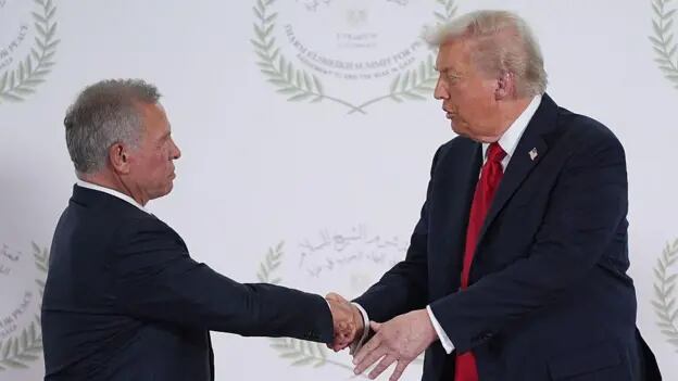 El rey Abdalá II y Trump se reunieron en la cumbre de paz en Sharm el-Sheikh el lunes por la tarde