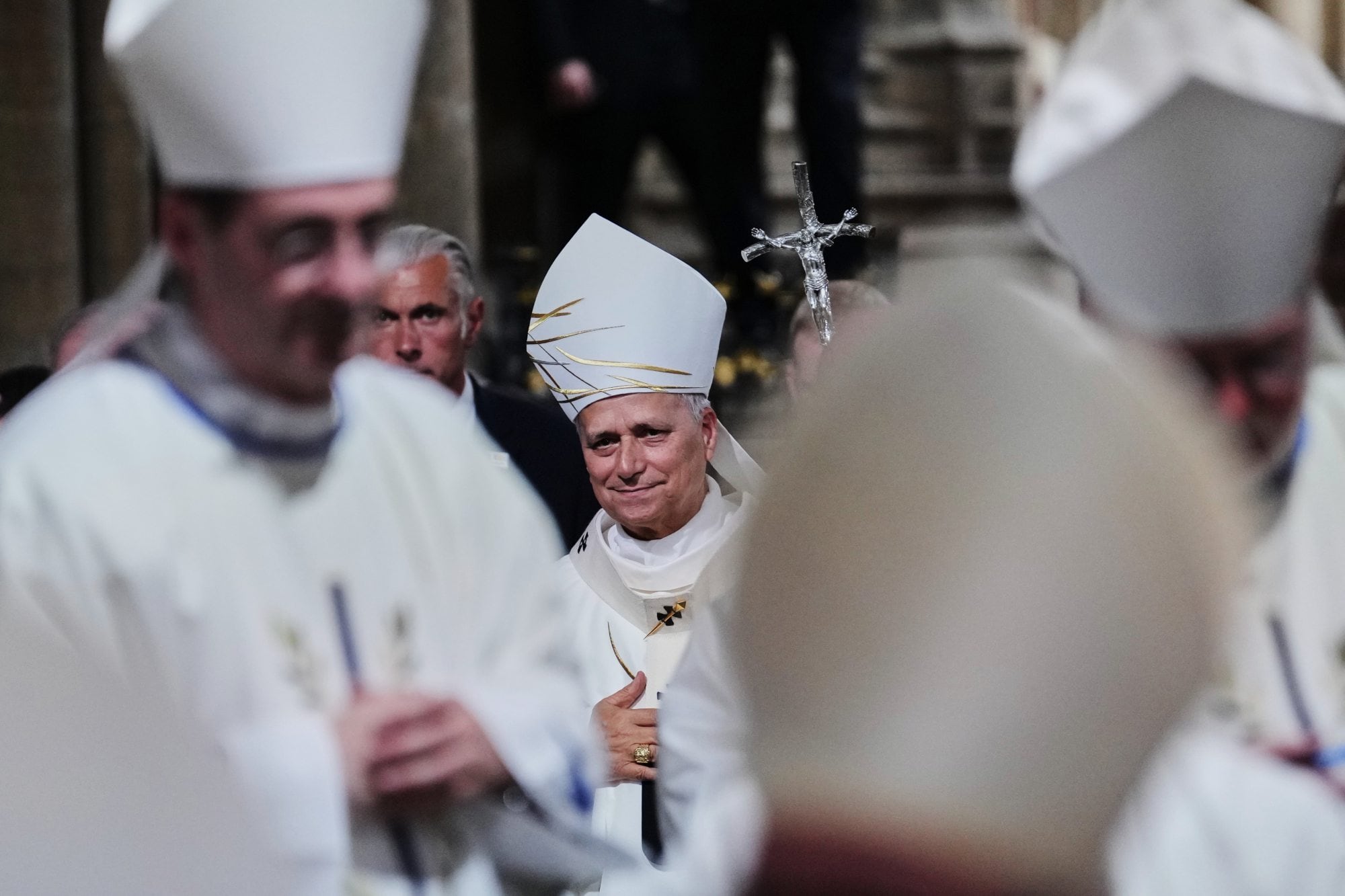 El papa León XIV llega a la catedral de Saint-Etienne para celebrar una misa, en Metz, Francia