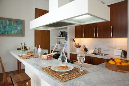Aire y ventilación - Extractor de aire para la cocina: cómo elegir el más  adecuado Las cocinas de hoy son, en muchos casos la pieza central de la  casa. Son espacios multifuncionales
