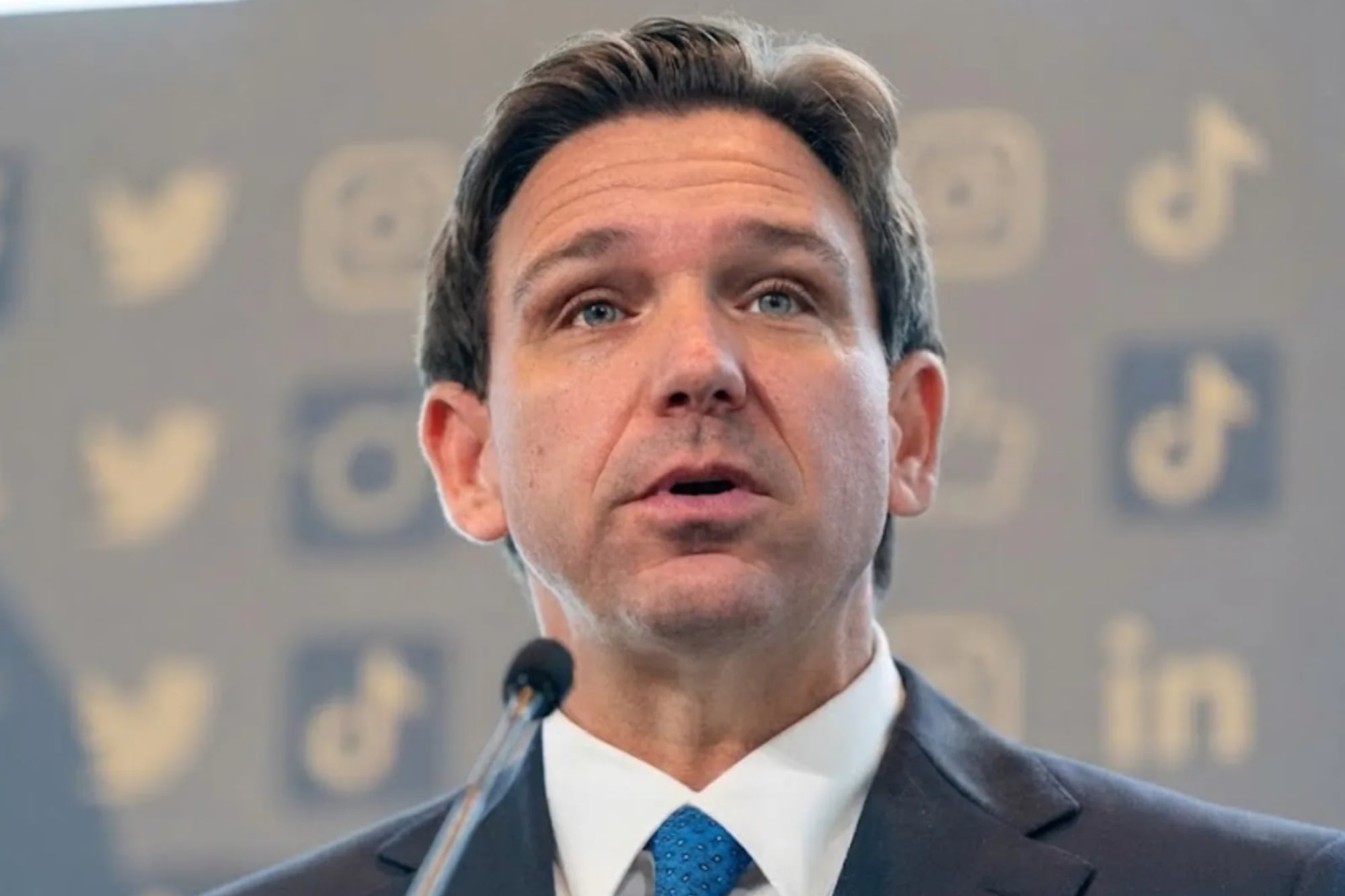 Ley firmada por DeSantis: Florida podrá usar publicaciones en redes sociales para demostrar vínculos