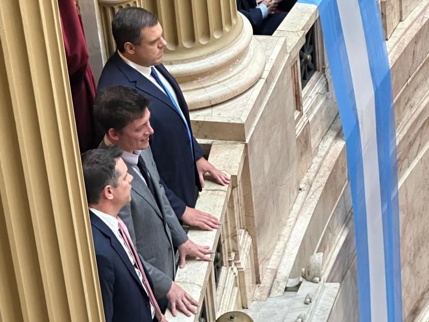 Sebastián Amerio, Santiago Caputo y el Gordo Dan, en la apertura de sesiones del domingo, una imagen que no se vio en la transmisión