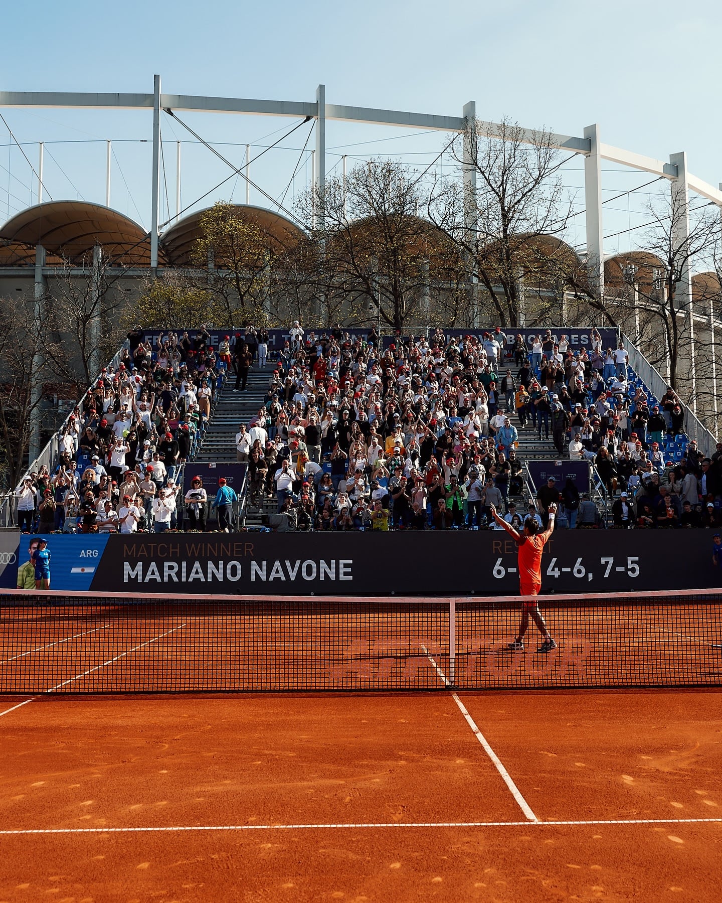 Mariano Navone celebrando el título de Bucarest, el primero de su carrera en el ATP tour