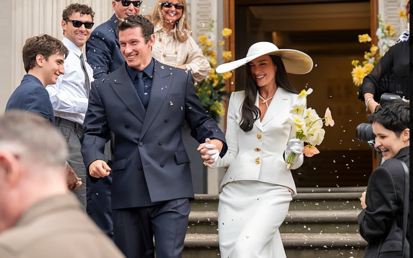 Dua Lipa y Callum Turner se casaron en una ceremonia íntima en Londres 6 La pareja tuvo una ceremonia íntima donde solo acudieron ocho amigos y familaires