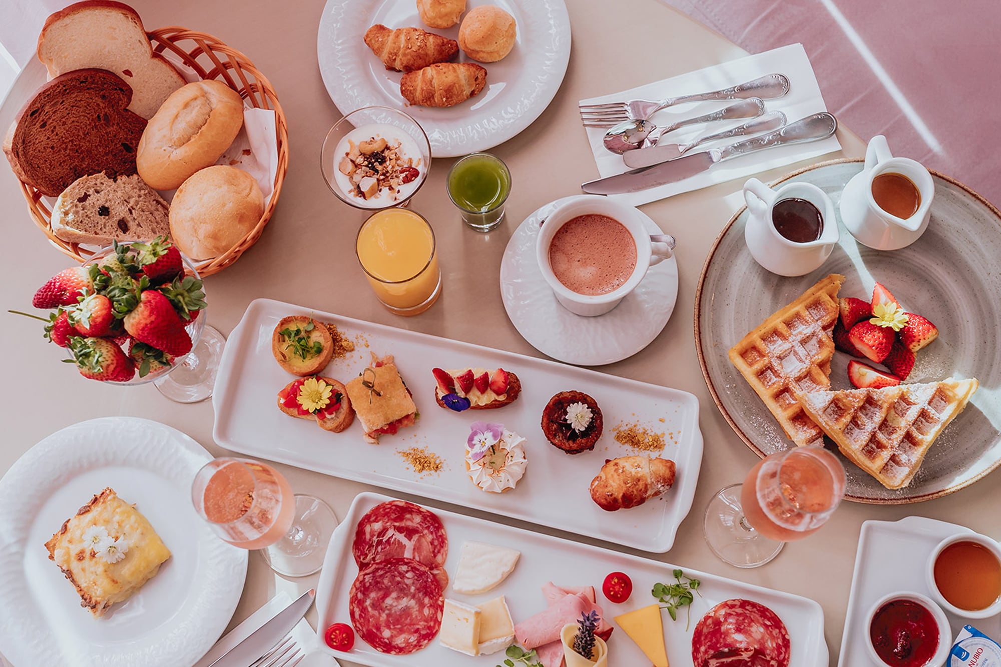El fabuloso desayuno con patisserie francesa