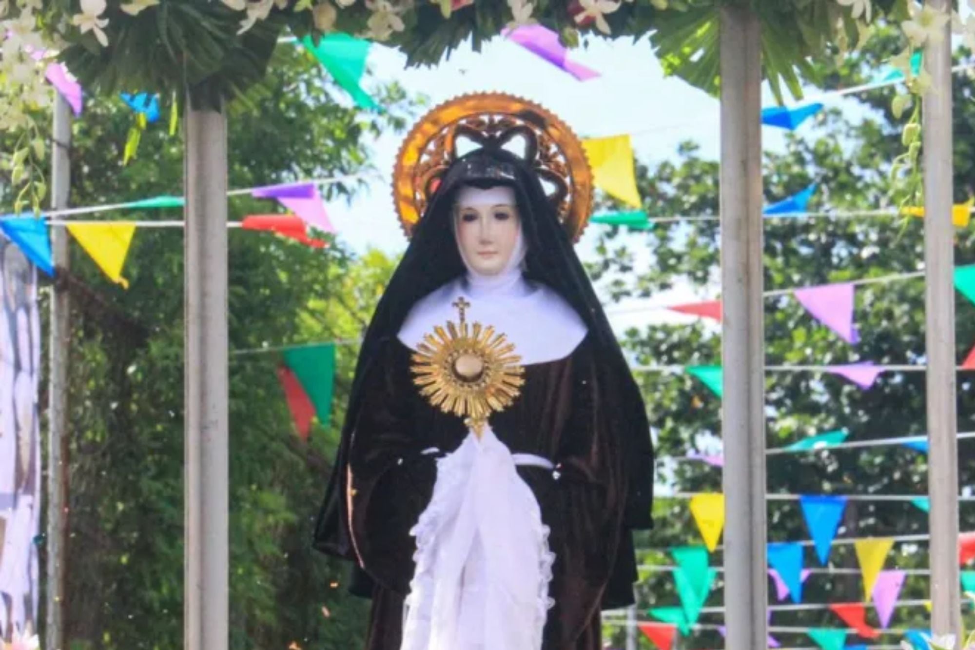 Cuál es la oración para rezarle a Santa Clara de Asís