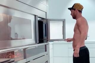 De lujo. La llamativa parrilla en la que se lo ve a Messi en modo "asador"