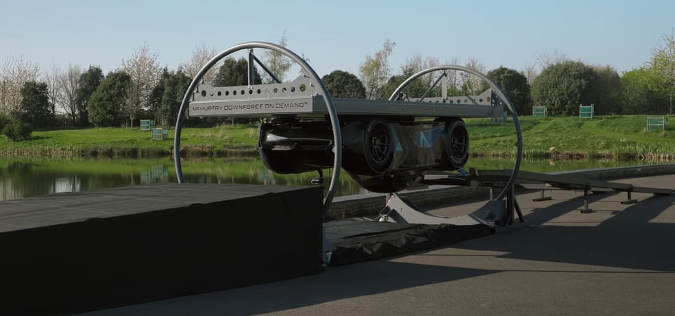 El secreto detrás de este auto que puede mantenerse boca abajo y logra desafiar la gravedad