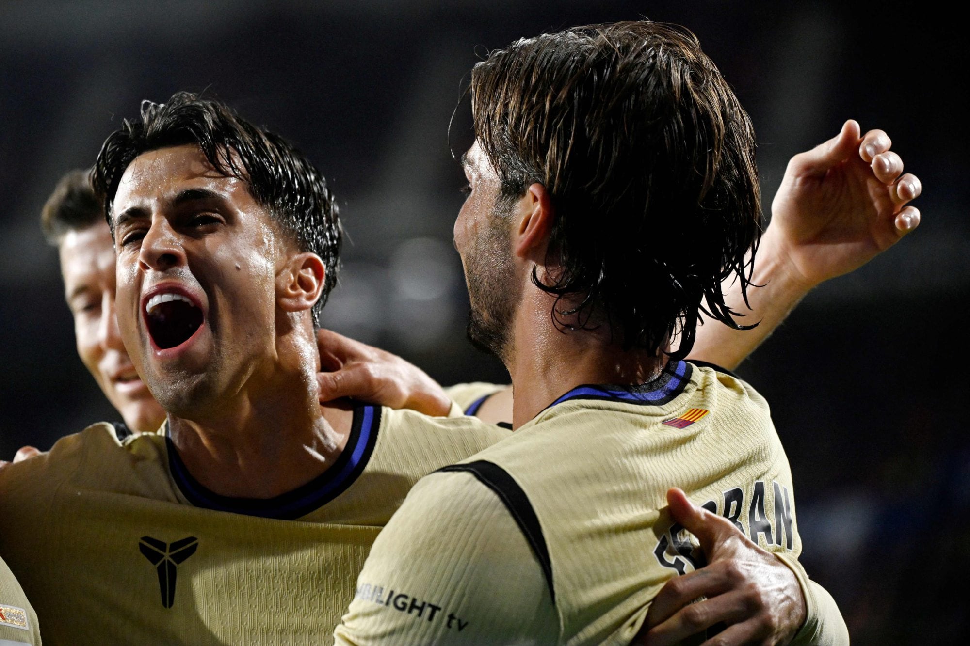 La alegría blaugrana tras el gol de Ferrán Torres que estiró la ventaja y ayudó a conseguir los tres puntos que ponen en aprietos a Real Madrid.