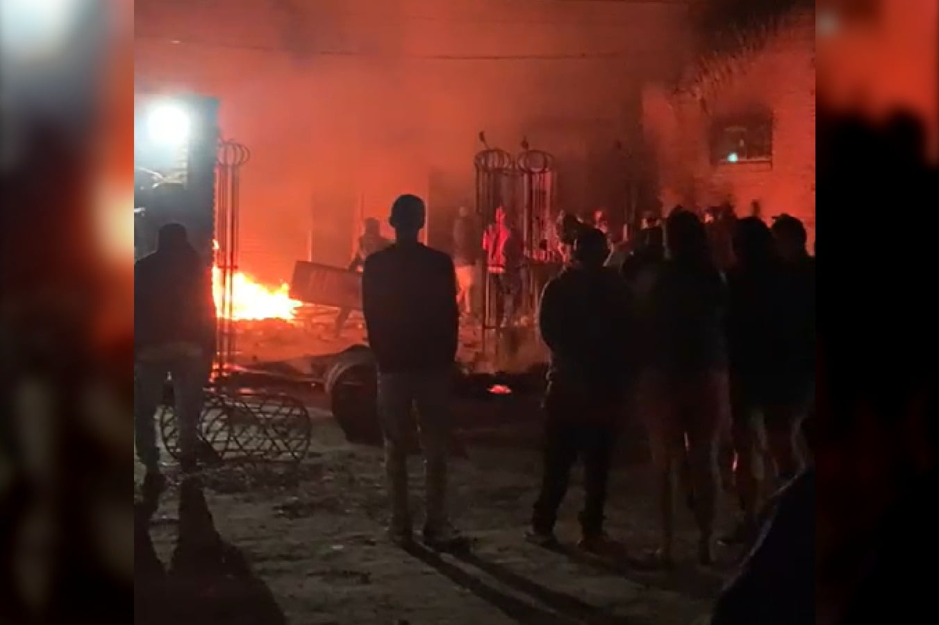 Vecinos de Villa Dorrego, en La Matanza, quemaron la casa del asesino de un joven