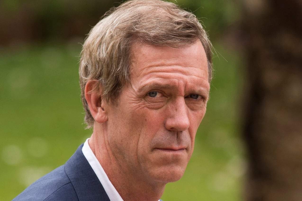 Hugh Laurie pidió disculpas tras responderle a una periodista que criticó Dr. House