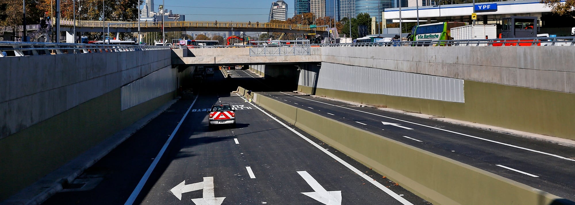 La construcción del Paseo del Bajo fue clave en la integración de la ciudad con el río