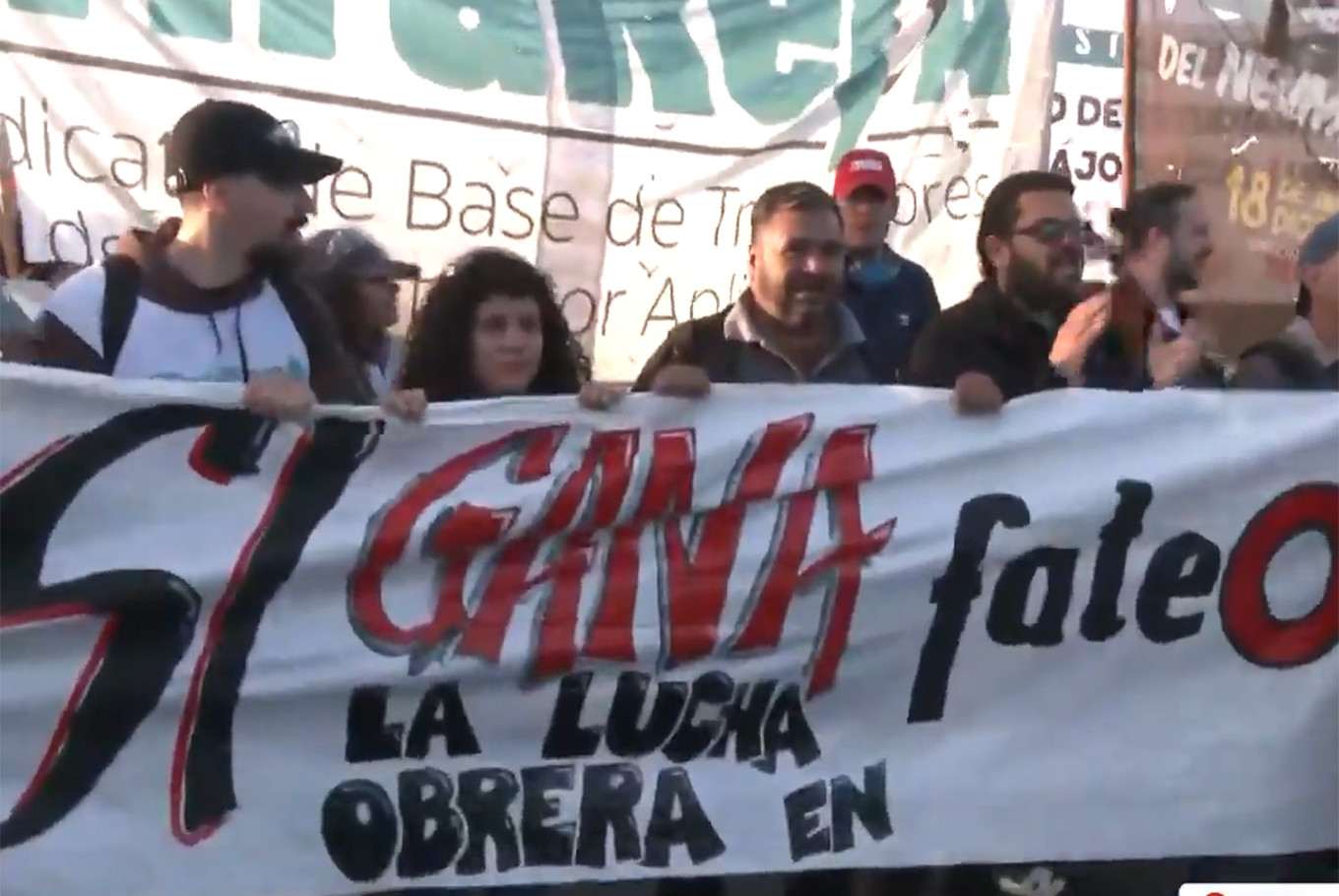 Manifestantes cortan la autopista Panamericana en reclamo por el cierre de la empresa Fate