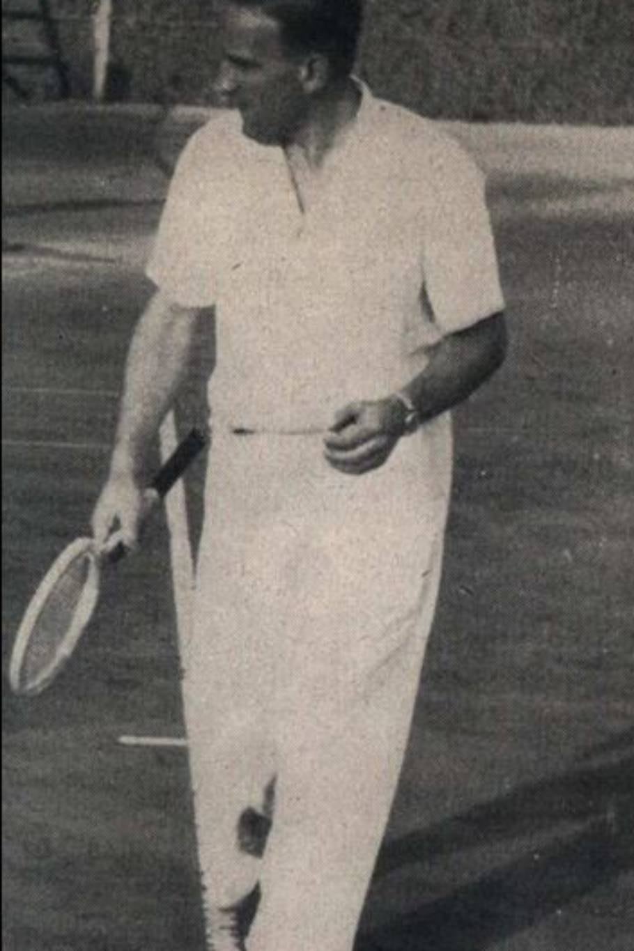 El as de la aviación alemana, ferviente defensor del nazismo, que contrató Perón para fabricar el Pulqui II 14 Rudel jugó al tenis en el barrio porteño de Belgrano y luego también lo hizo en Córdoba, como una manera de mantenerse siempre activo y sin oxidarse