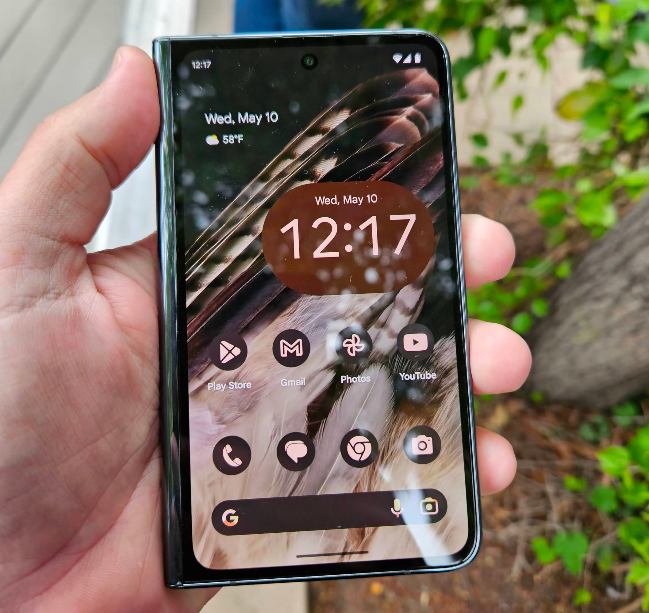 El iPhone plegable tendría un formato similar al Pixel Fold de 2023: una pantalla externa compacta, más ancha que lo usual, con unas dimensiones similares a las de un pasaporte