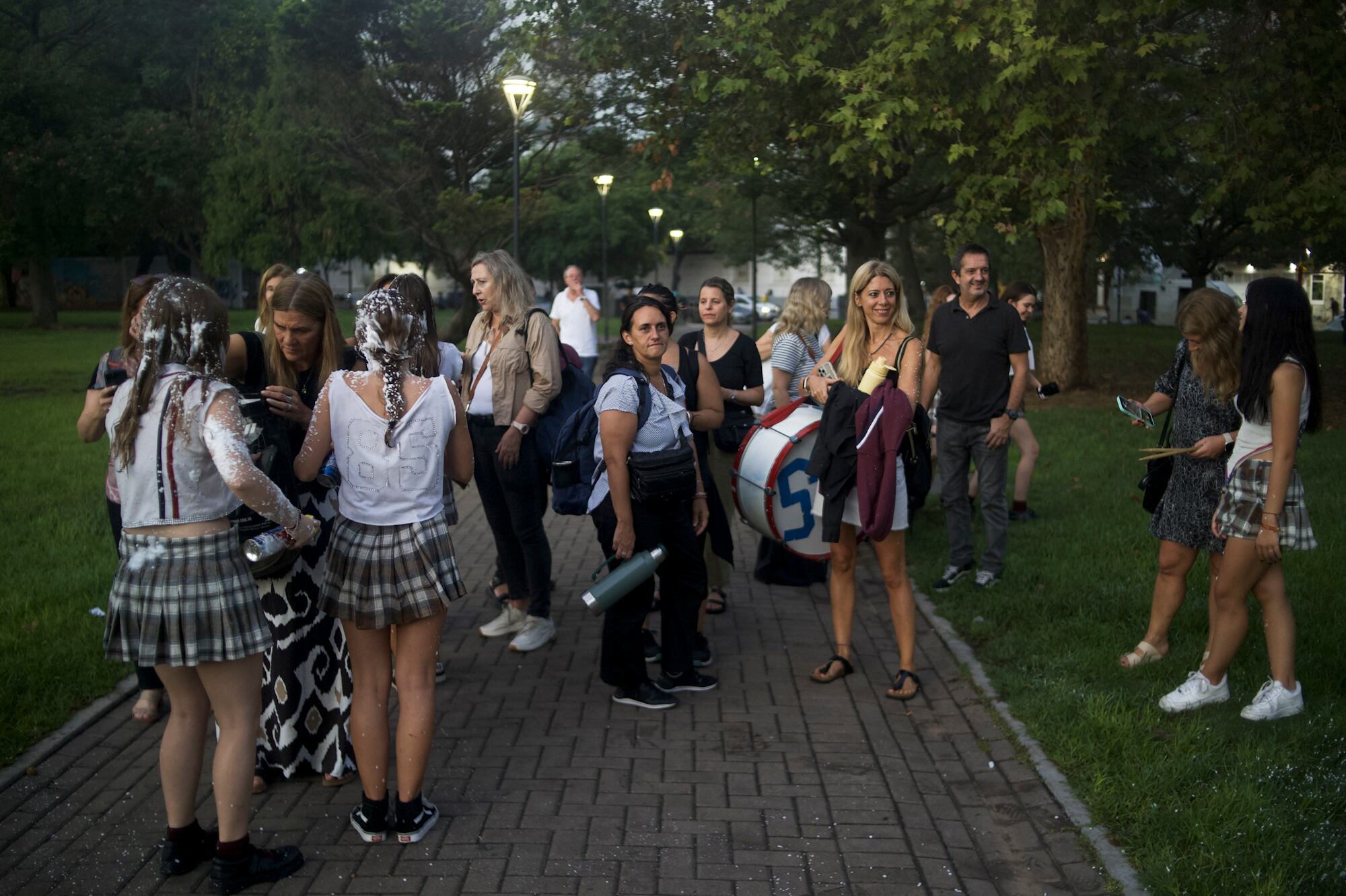 Estudiantes con la presencia de algunos padres
