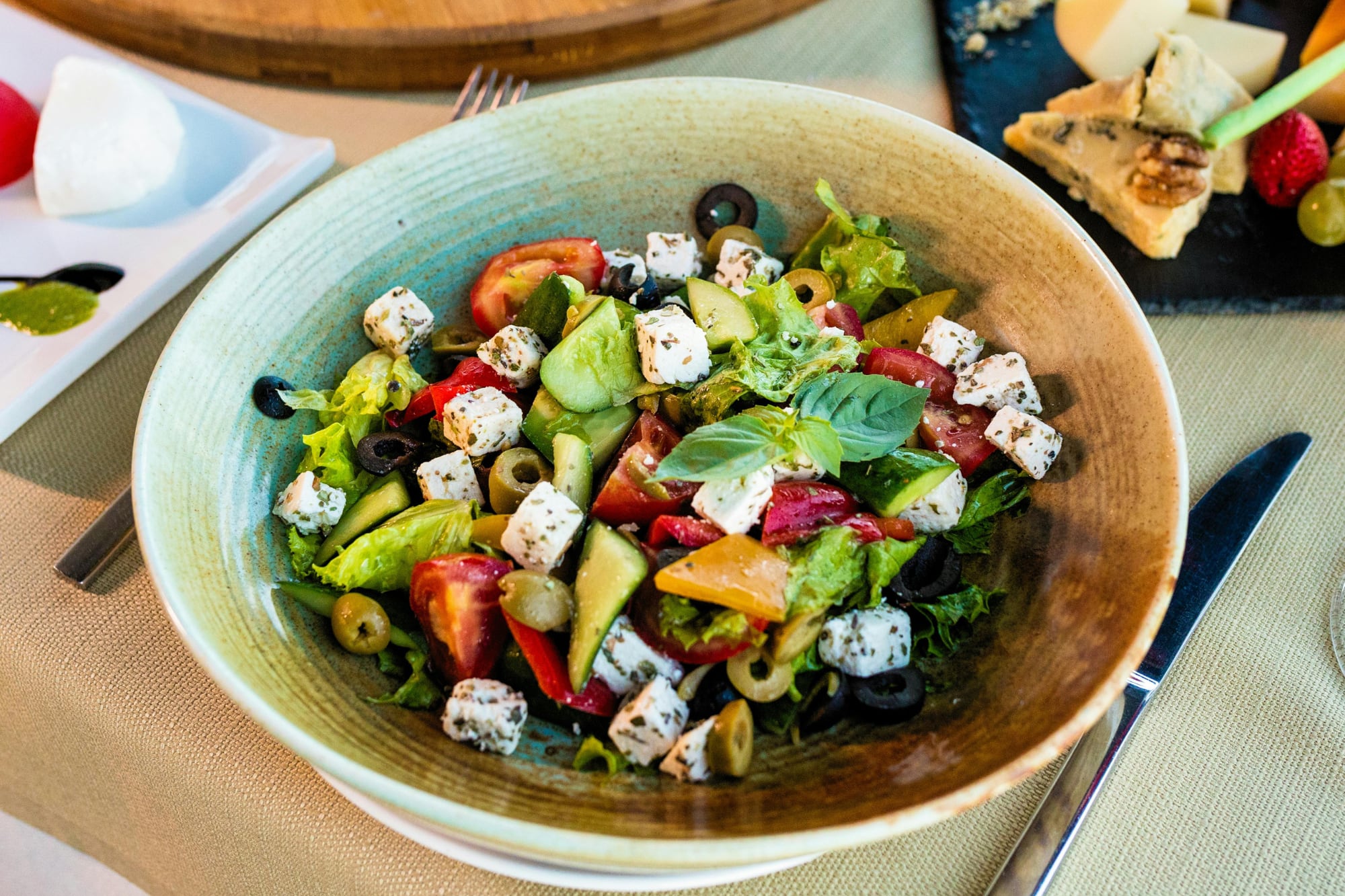 Ensalada Waldorf festiva: el toque fresco que hace lucir cualquier mesa navideña