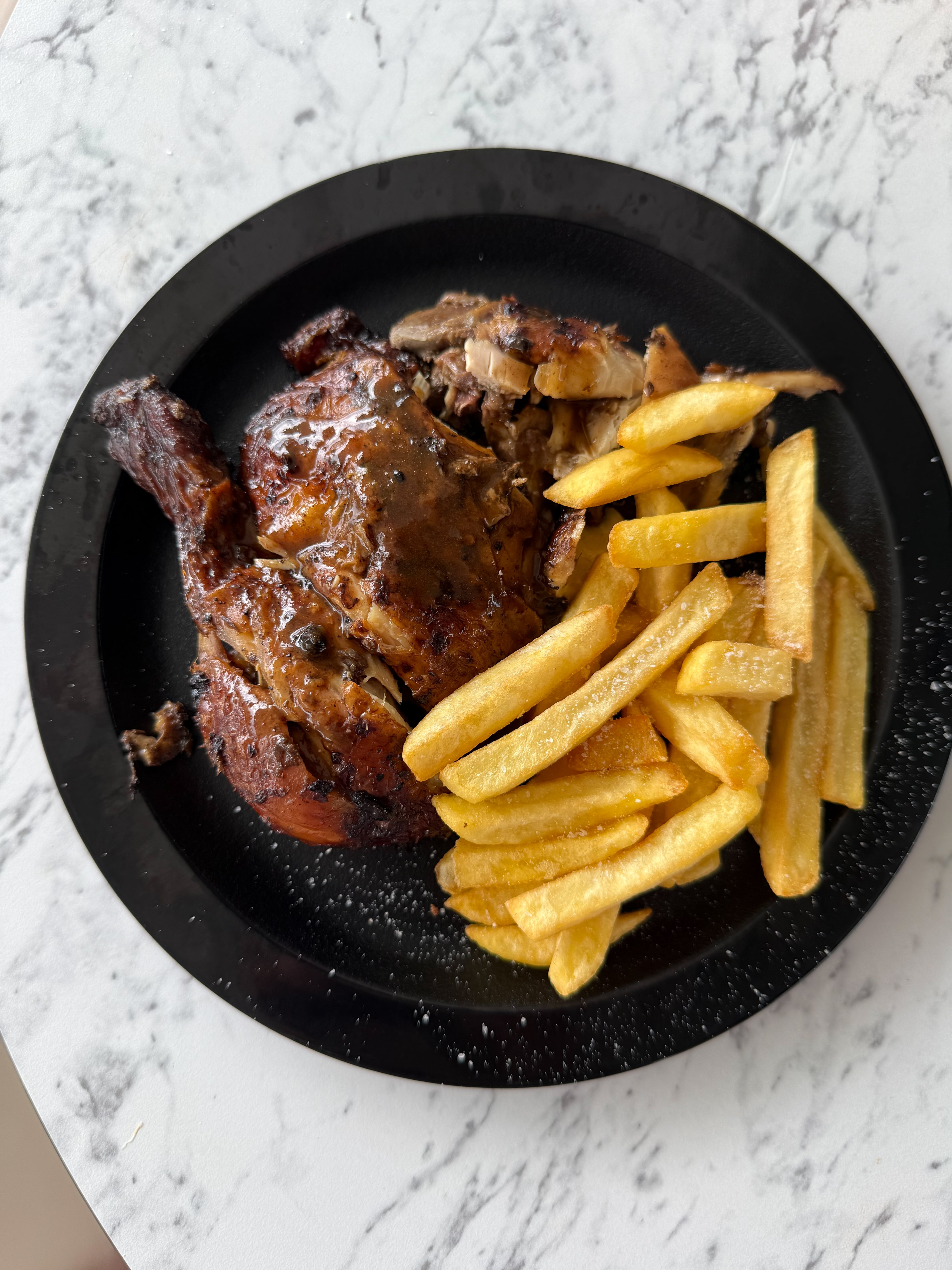 Jerk chicken (marinado en especias), el plato más famoso de la isla