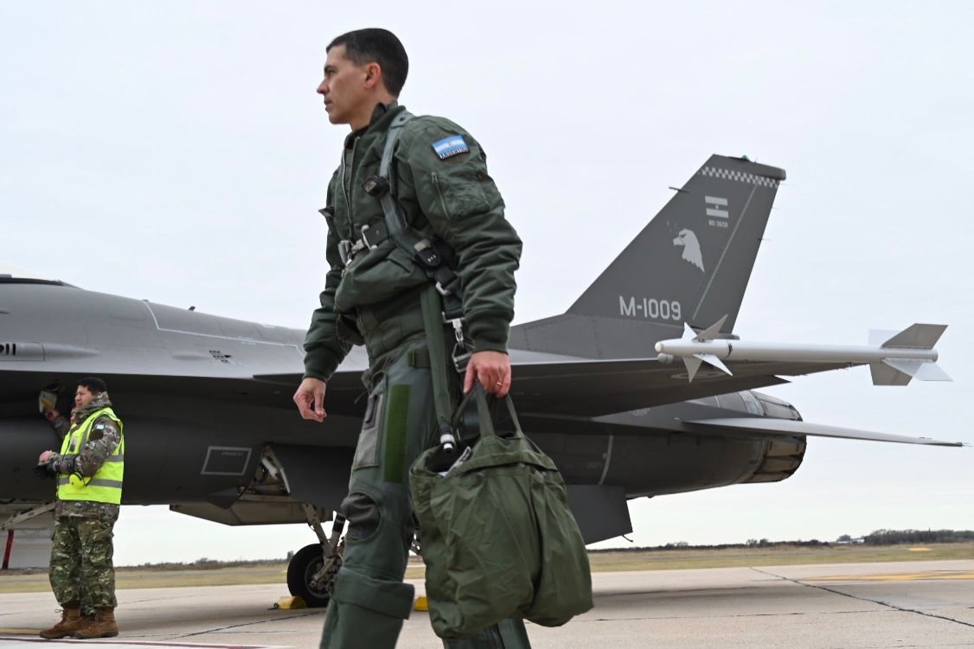 Primer vuelo de los pilotos argentinos en la cabina de los F-16