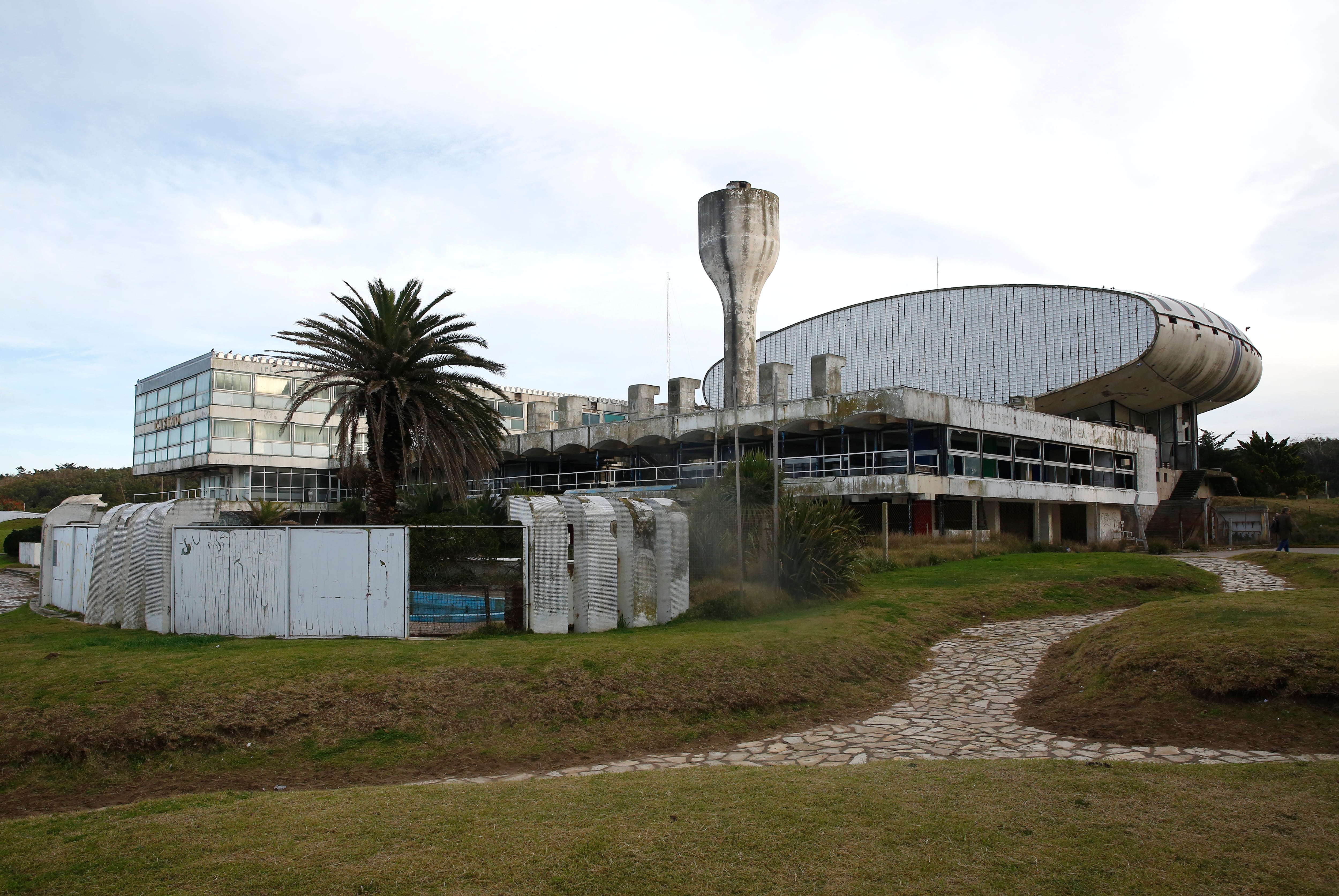 Subastaron el emblemático casino de Necochea: los proyectos para el predio que sucumbió a años de abandono