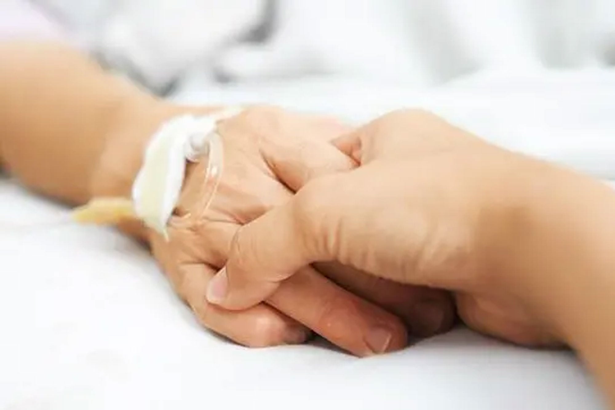 La Argentina aprobó en 2012 la ley de muerte digna, que reconoce la posibilidad de rechazar tratamientos médicos que prolonguen artificialmente la vida o incrementen el sufrimiento