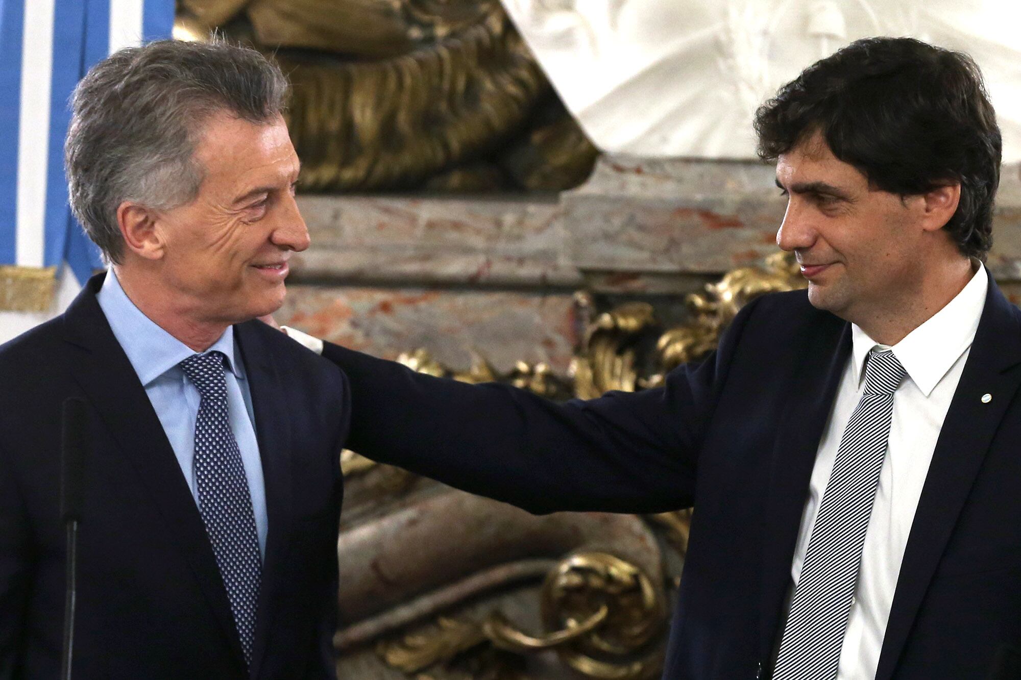 Hernán Lacunza junto al expresidente Mauricio Macri en la jura como ministro de Economía
