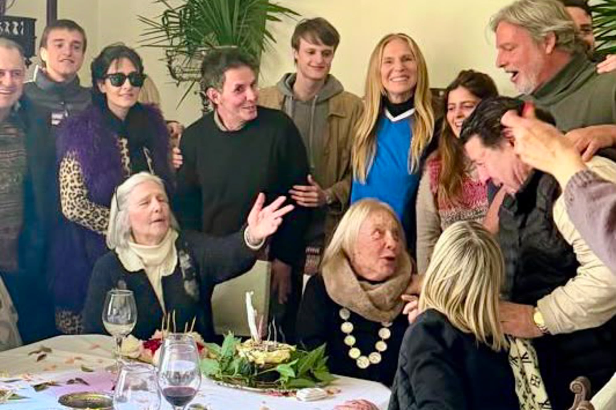 Dolores Blaquier con su familia. En el extremo derecho, se lo ve a Giuseppe Vianini, hijo de Dolores Blaquier