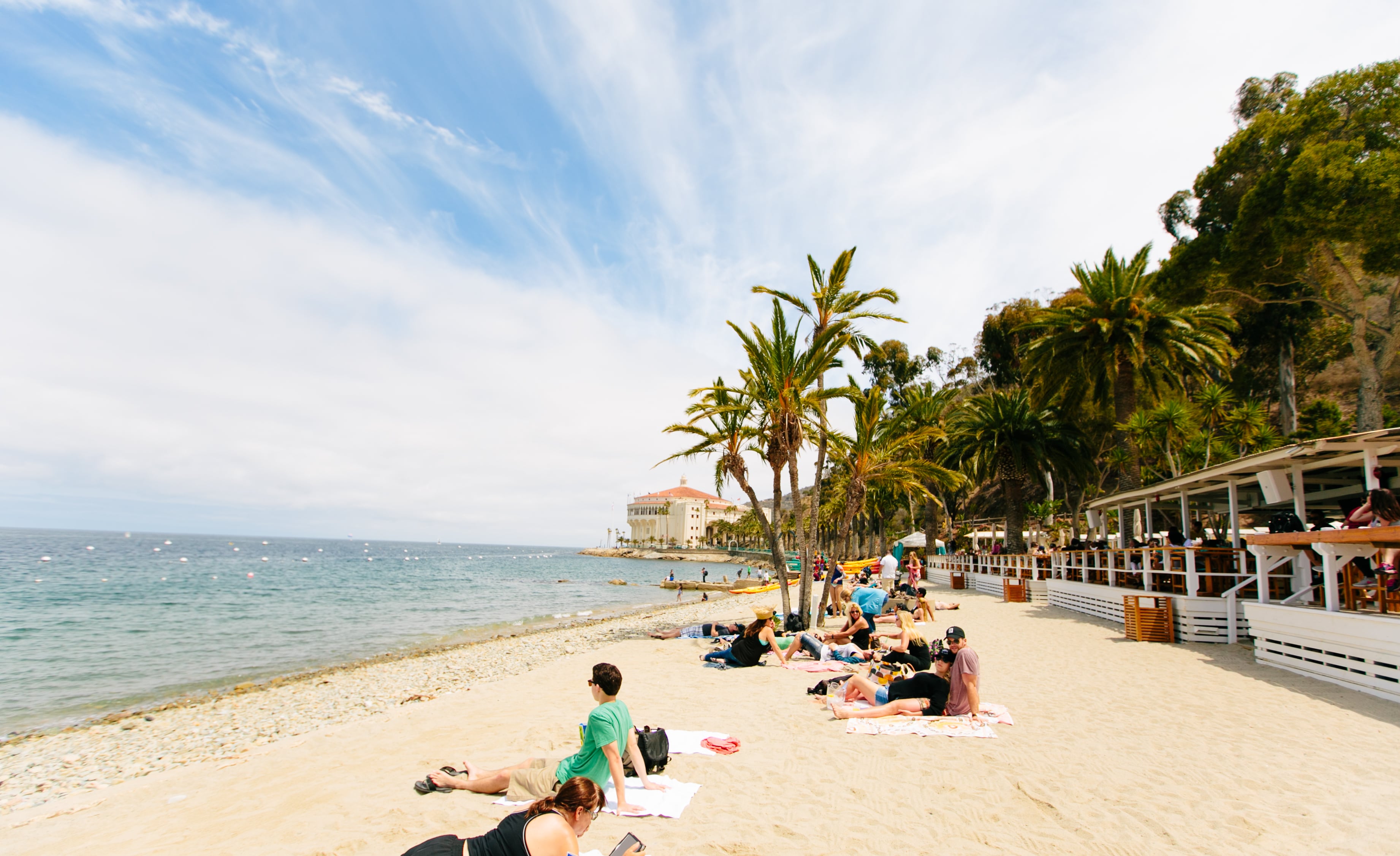 Los carteles oficiales advierten sobre el riesgo de contraer enfermedades en las zonas costeras afectadas
