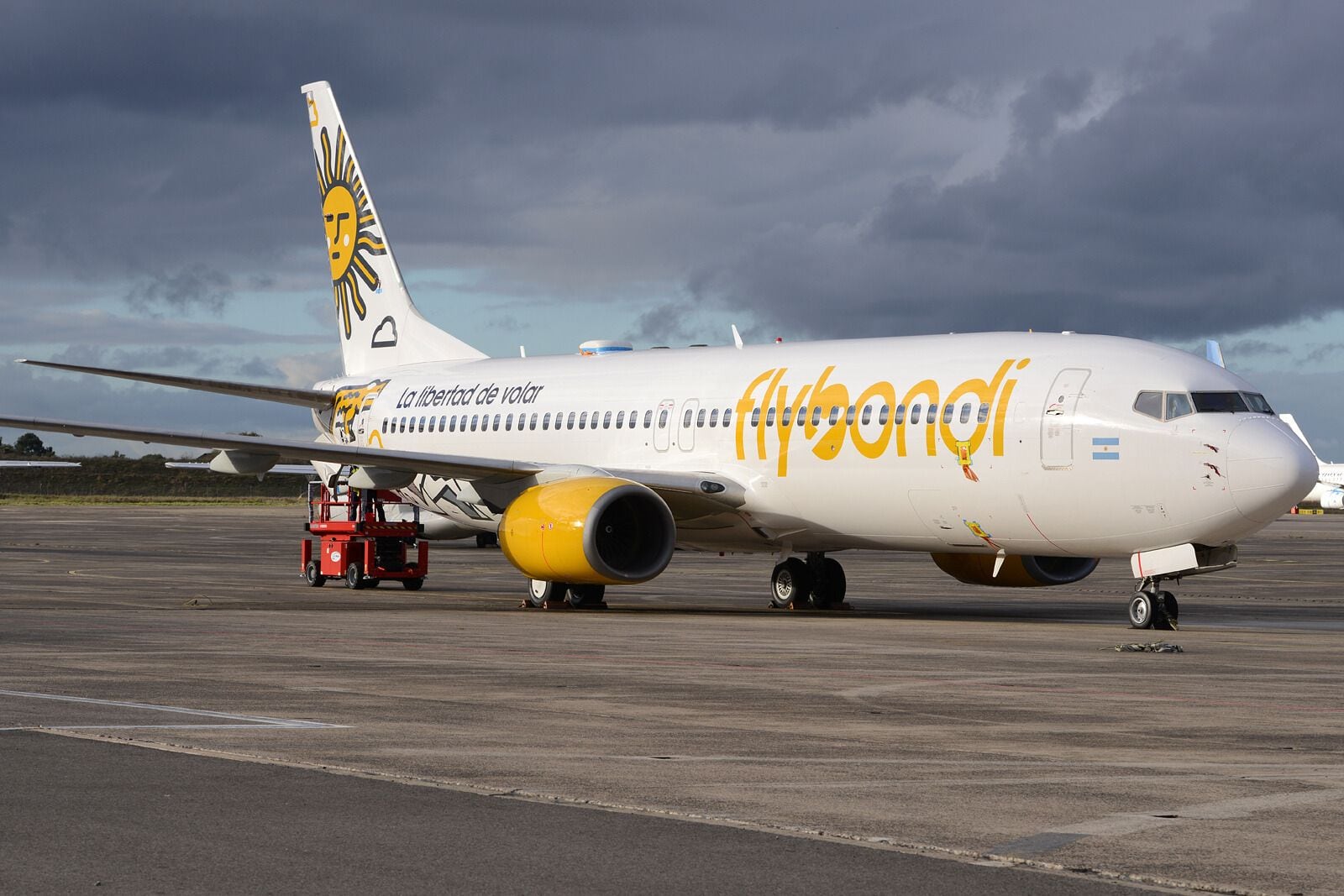 El Gobierno analiza aplicarle multas a Flybondi por los últimos vuelos cancelados.