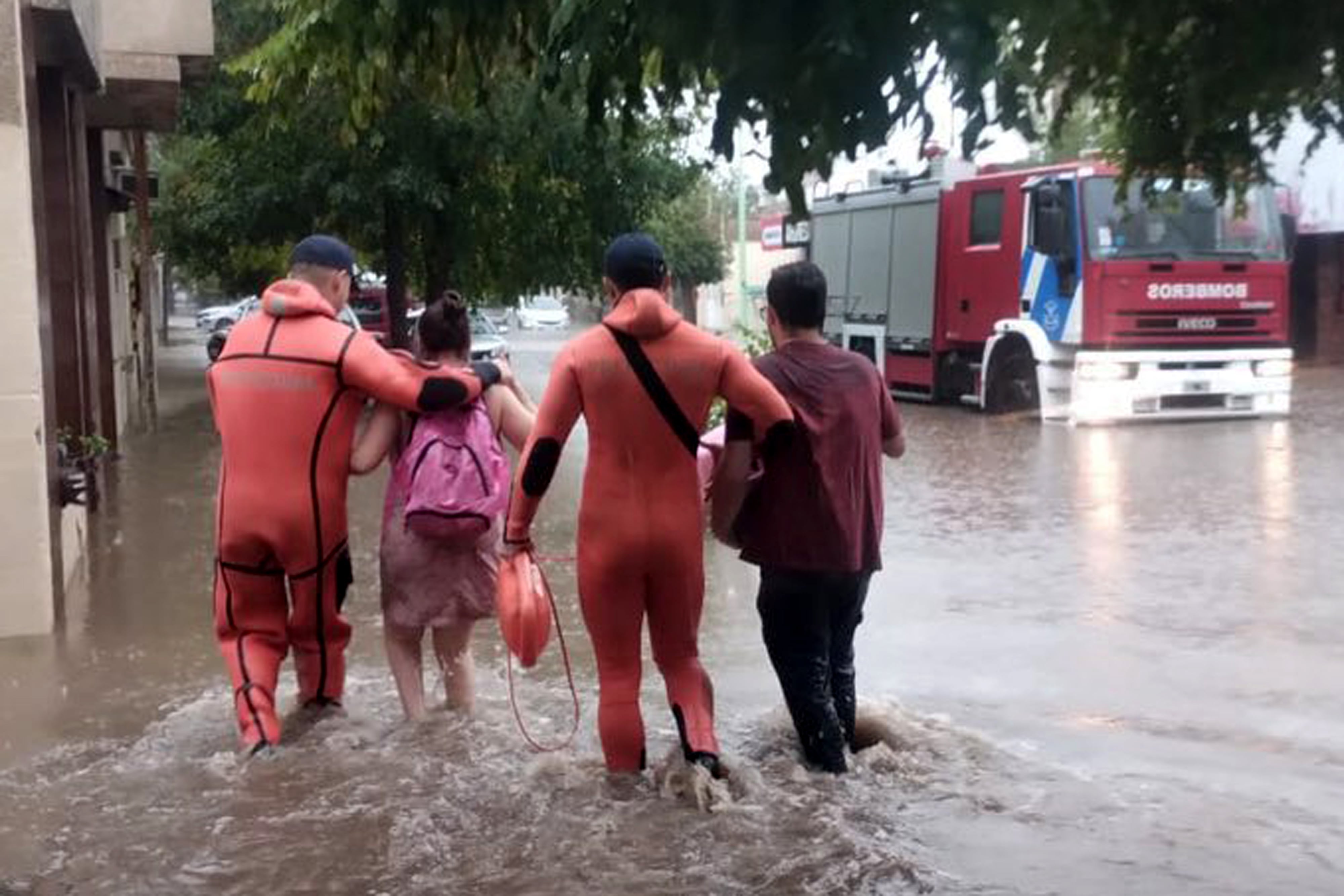 Prefectura Naval se sumó a las tareas de salvamento en Bahía Blanca