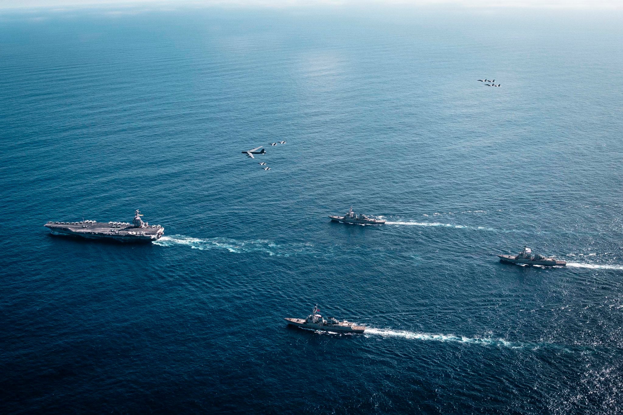 Imagen del grupo de ataque del portaaviones USS Gerald R. Ford publicadas por el gobierno norteamericano. Fuente: X
