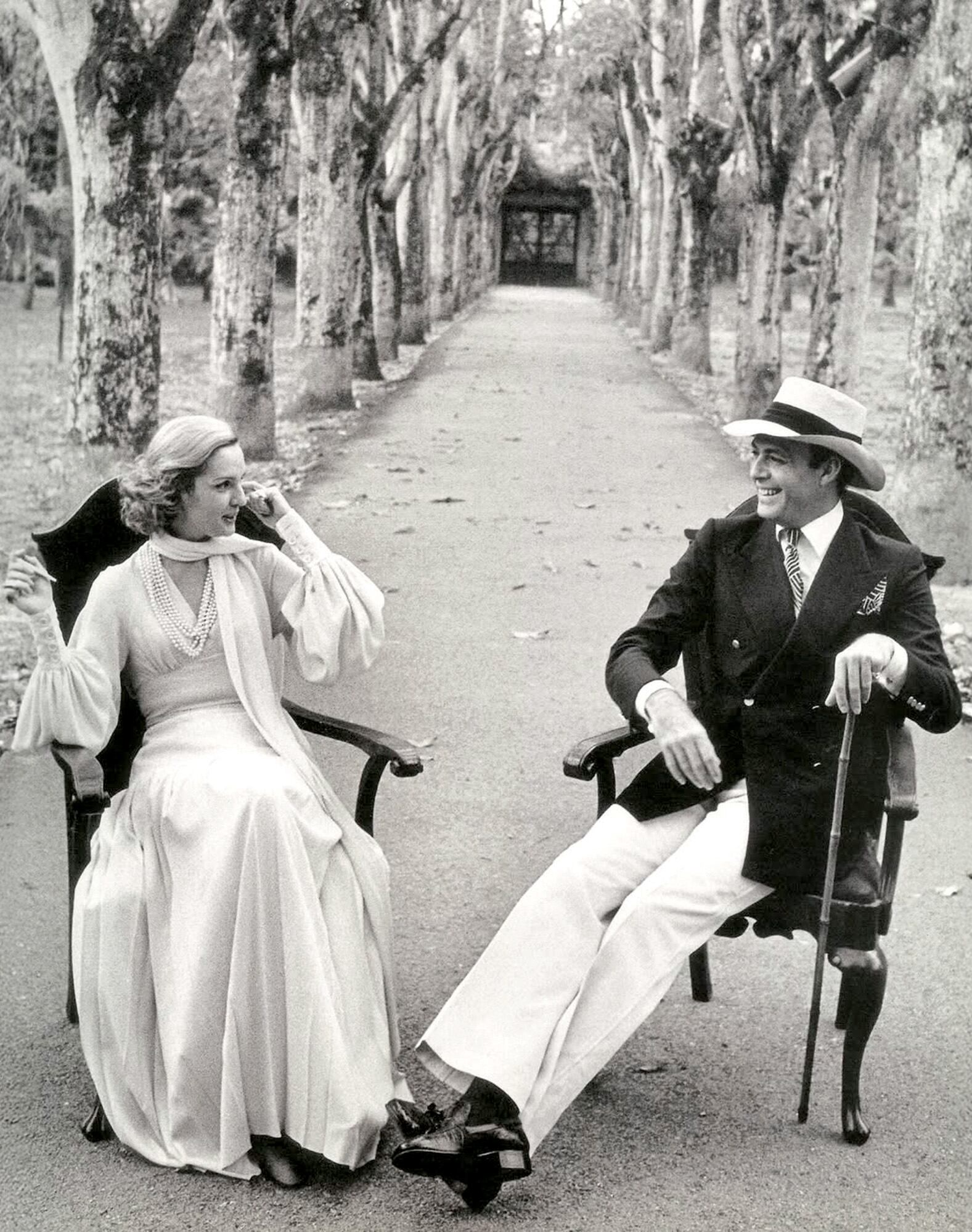 Carolina llega al país a semanas de la muerte de su padre.