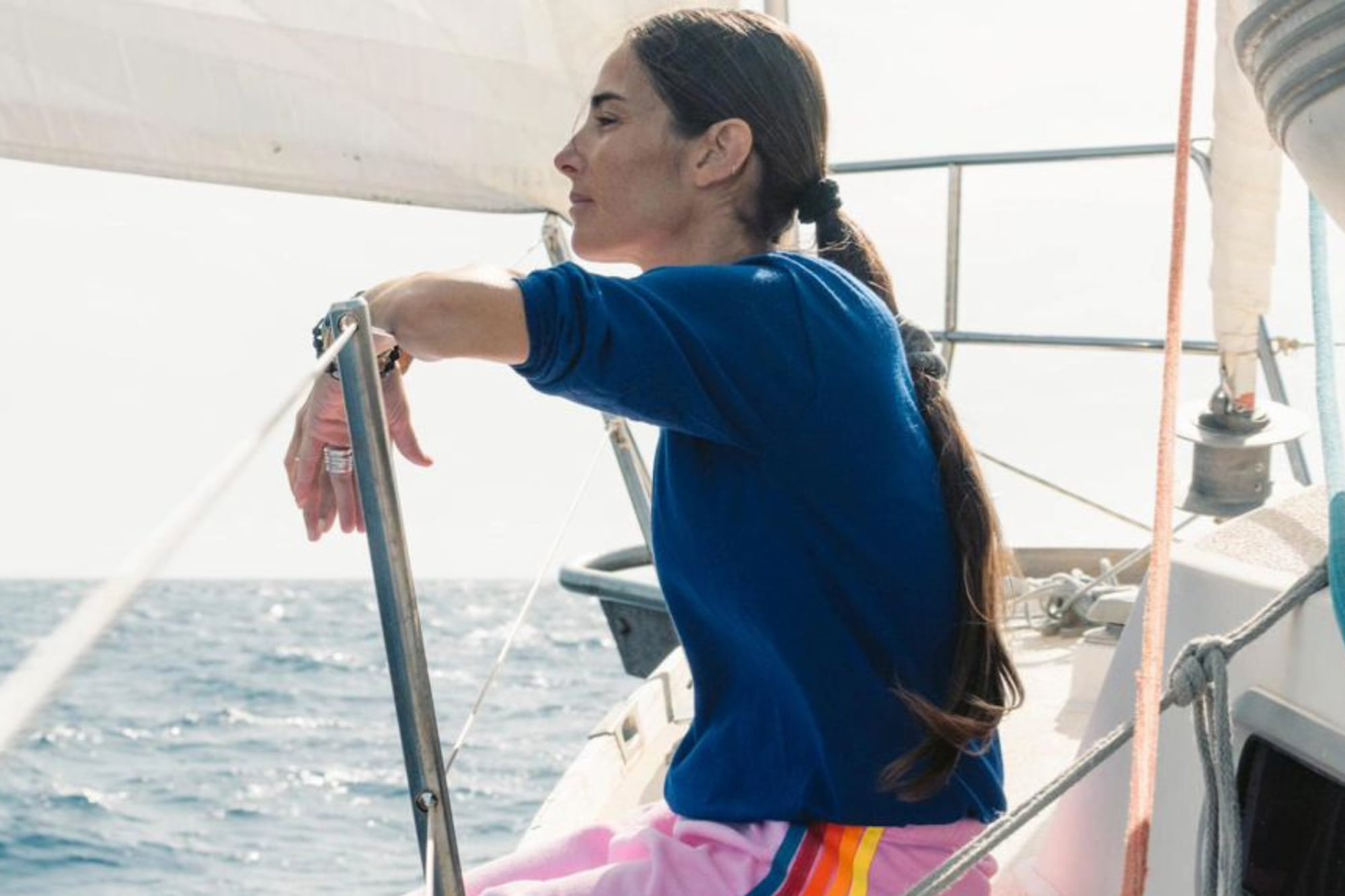 Juana Viale viajó por el océano de la mano de su novio, Yago Lange