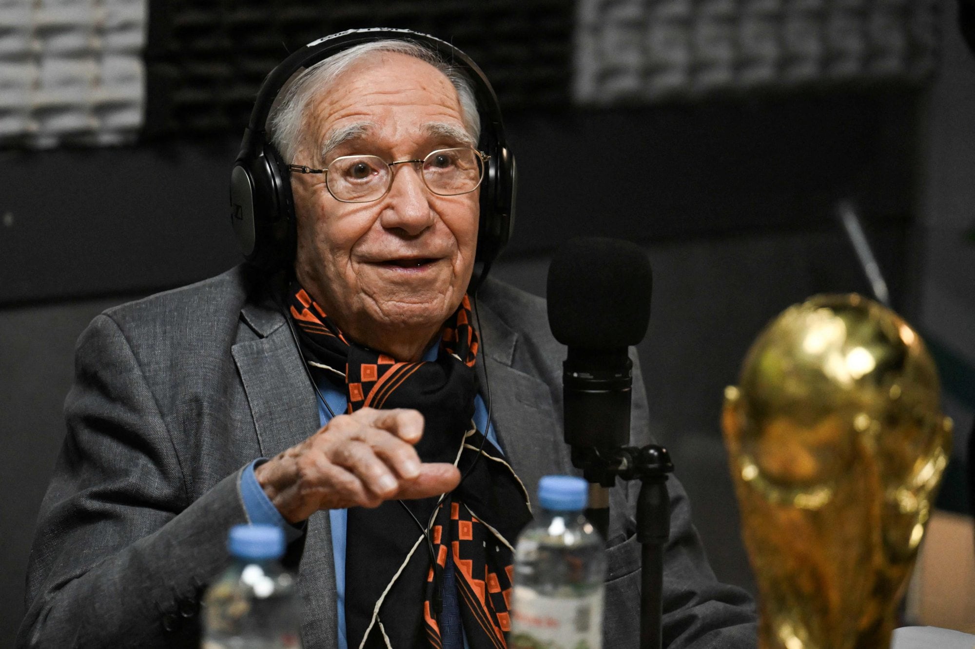 Además de la televisión, construyó una extensa trayectoria en radio, el medio donde dio sus primeros pasos y al que siempre regresó