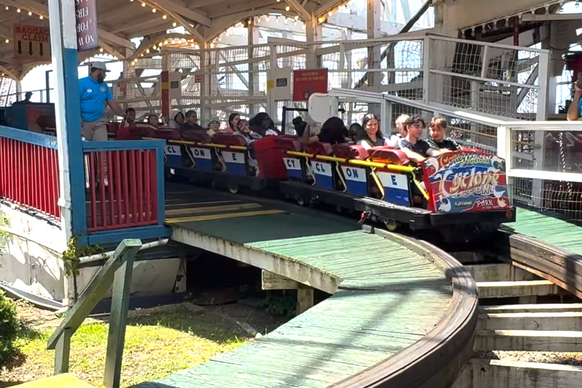 El Cyclone cumplió 99 años y volvió a posicionarse como la principal atracción del parque