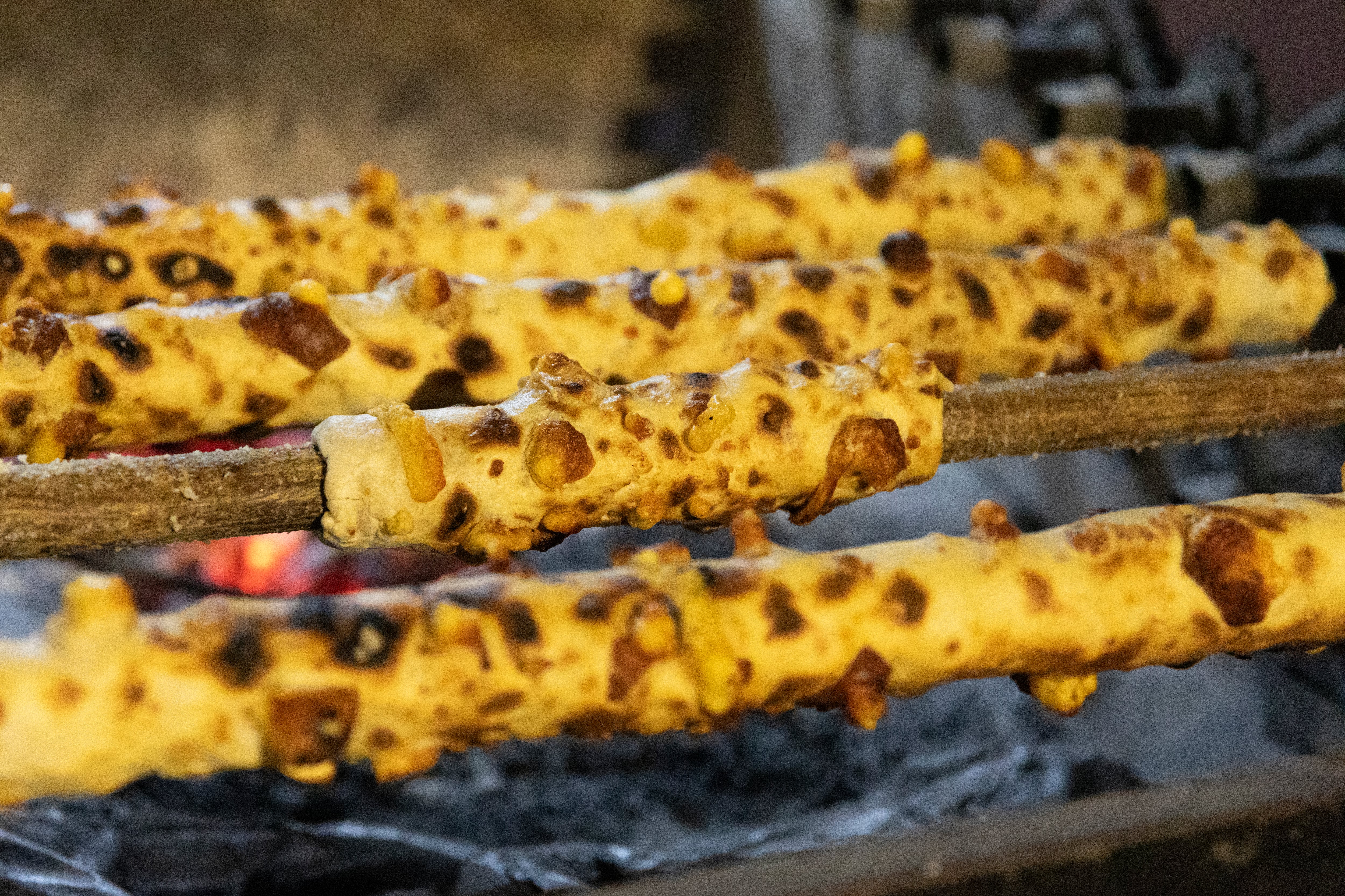 Caburé sobre las brasas, casi listo para degustar.