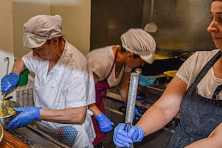 En este mercado preparan la mejor tortilla española... del mundo